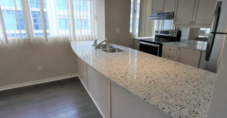703-555 Yonge Street, Toronto, ON, M4Y 3A6 - 2