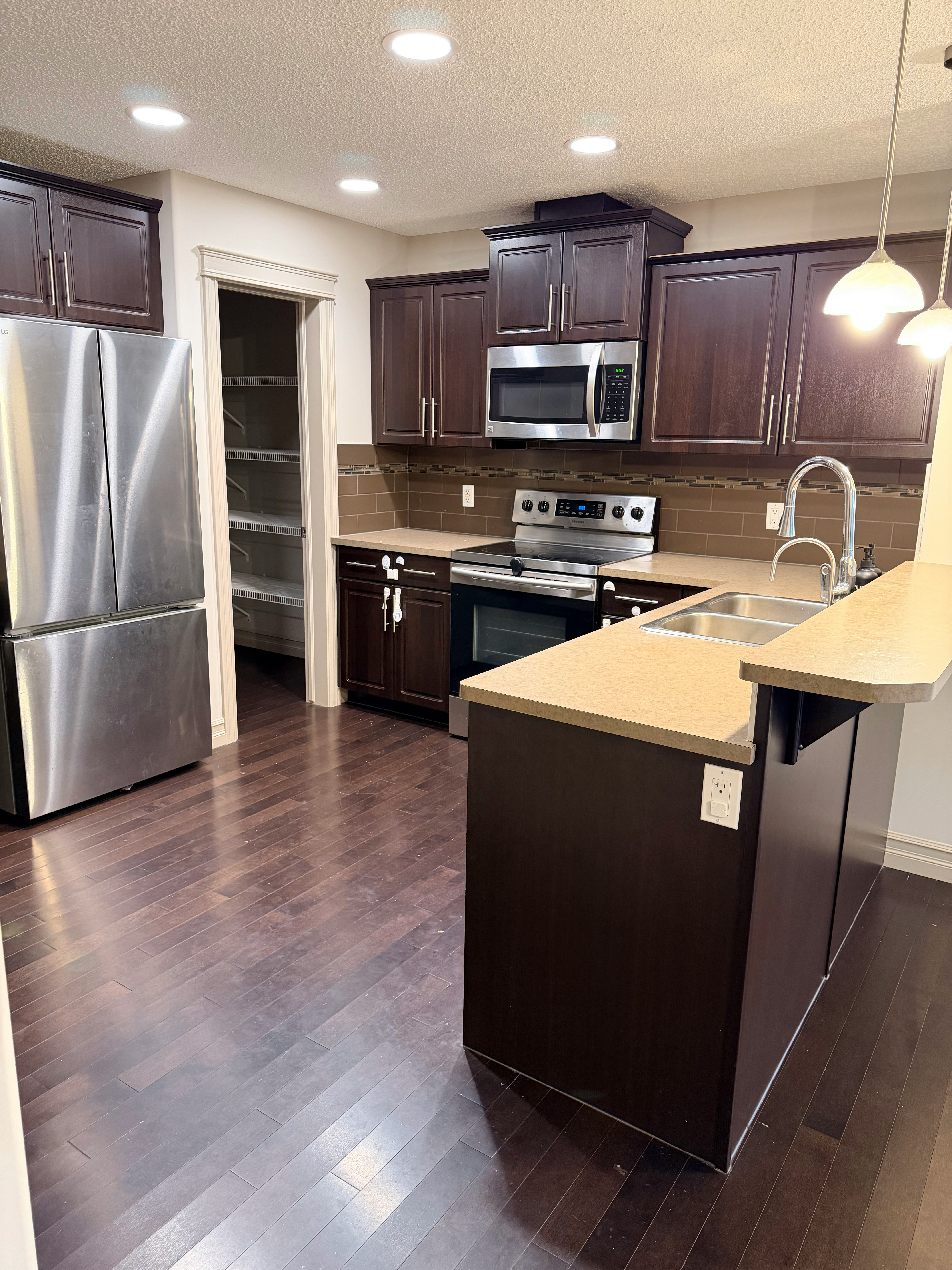 605 175a Street Southwest, Edmonton, AB, T6W 2G5 - 2