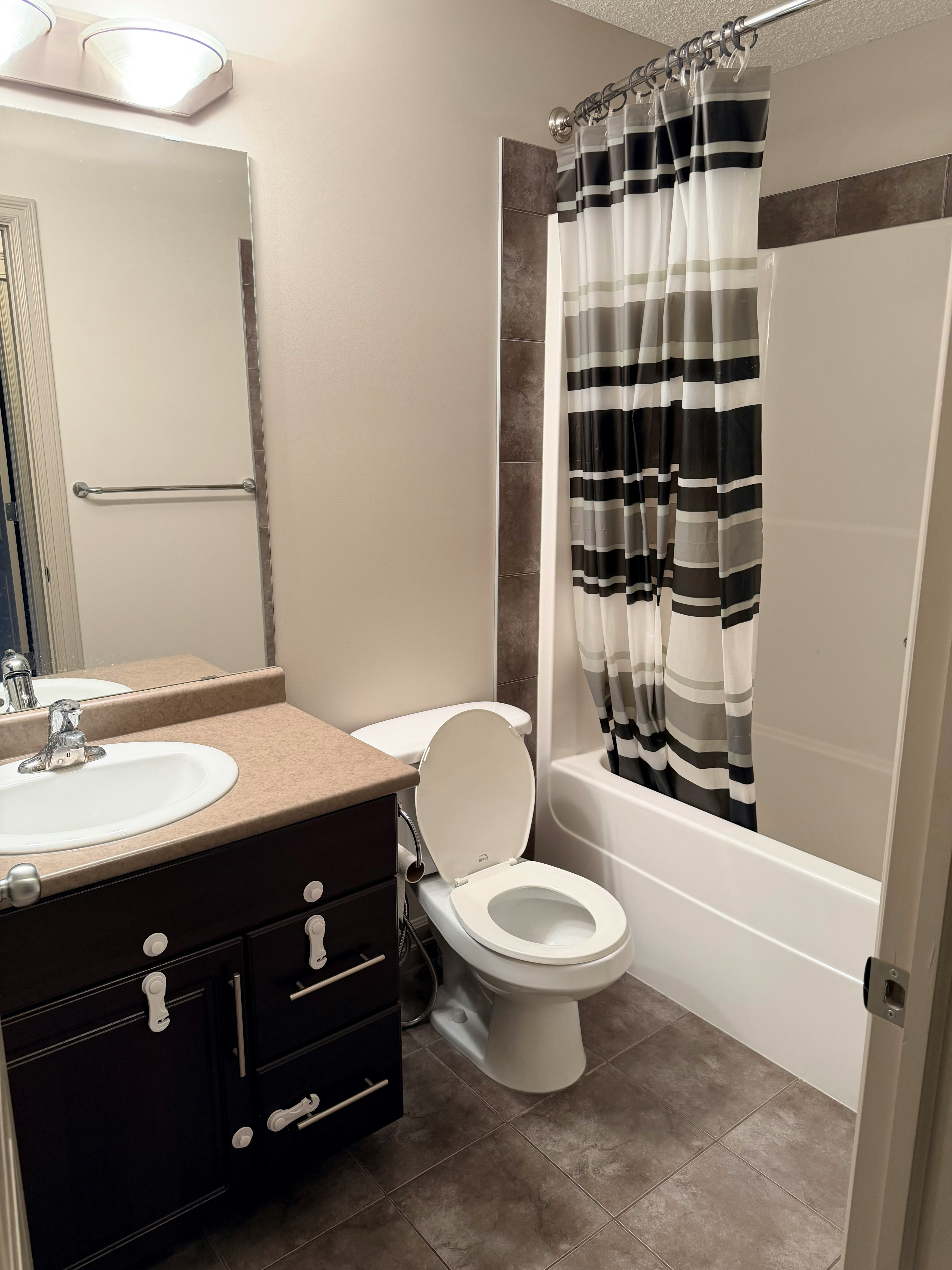 605 175a Street Southwest, Edmonton, AB, T6W 2G5 - 5
