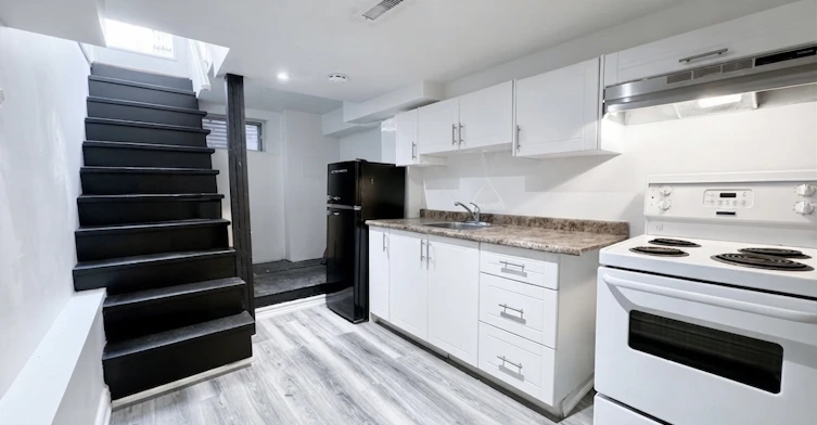909 Palmerston Avenue, Toronto, ON, M6G 2S4