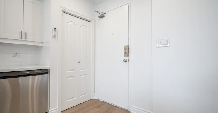 203-112 St Josephs Drive, Hamilton, ON, L8N 2E7 - 2