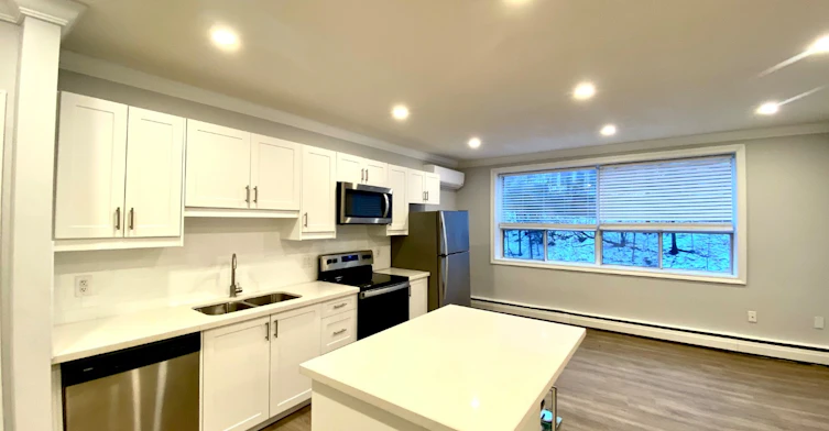 112 St Josephs Drive, Hamilton, ON, L8N 2E7 - 5