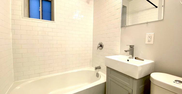 112 St Josephs Drive, Hamilton, ON, L8N 2E7 - 8