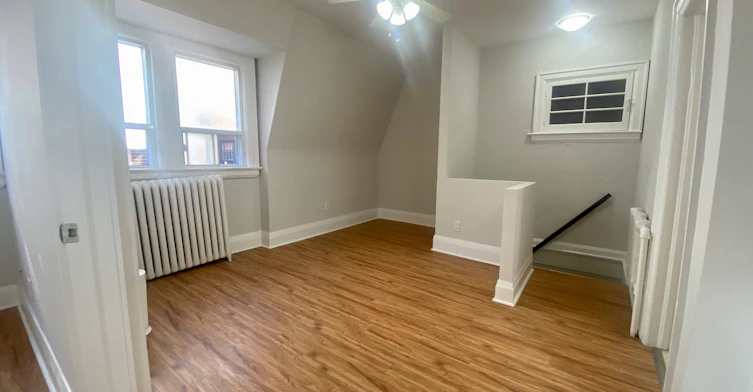 E-341 St Clair Avenue W, Toronto, ON, M5P 1N3 - 4