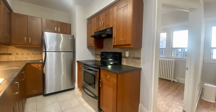 E-341 St Clair Avenue W, Toronto, ON, M5P 1N3 - 2