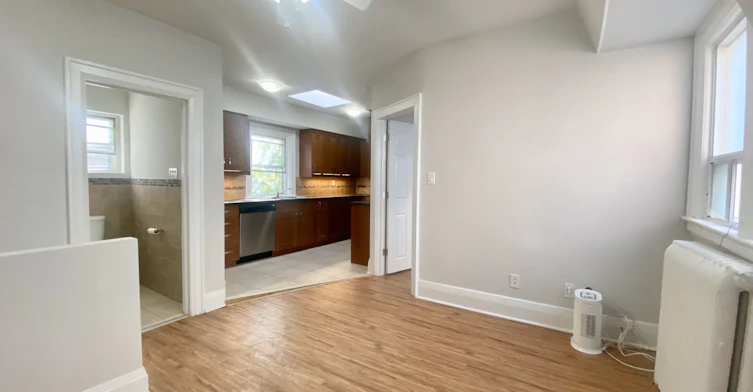 E-341 St Clair Avenue W, Toronto, ON, M5P 1N3 - 5