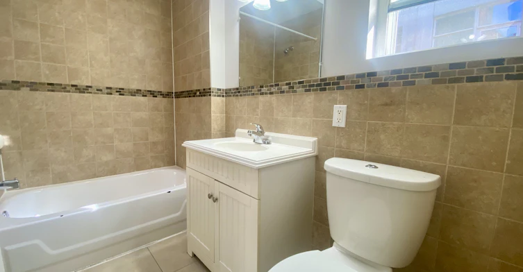 E-341 St Clair Avenue W, Toronto, ON, M5P 1N3 - 8