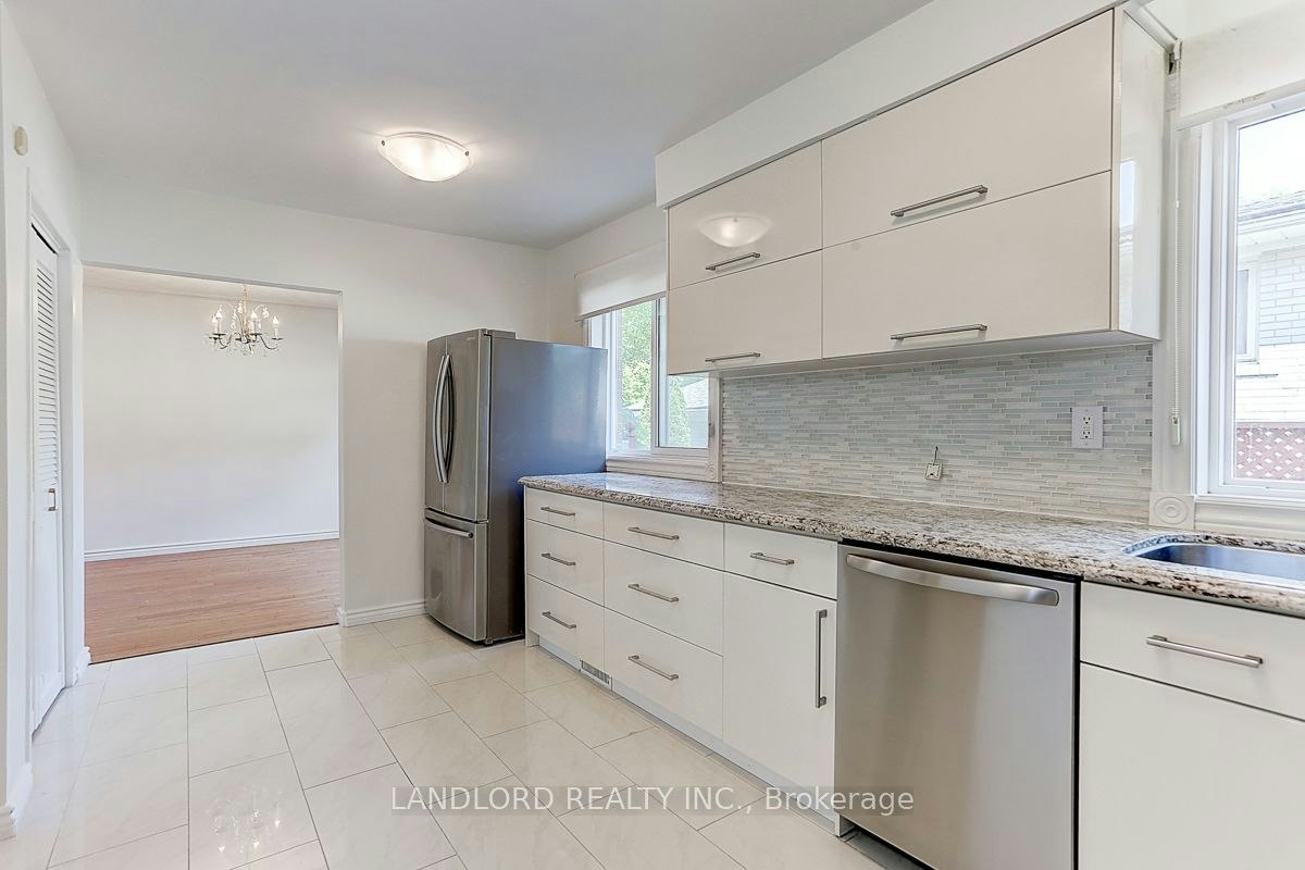 21 Pineway Boulevard, Toronto, ON, M2H 1A3 - 3