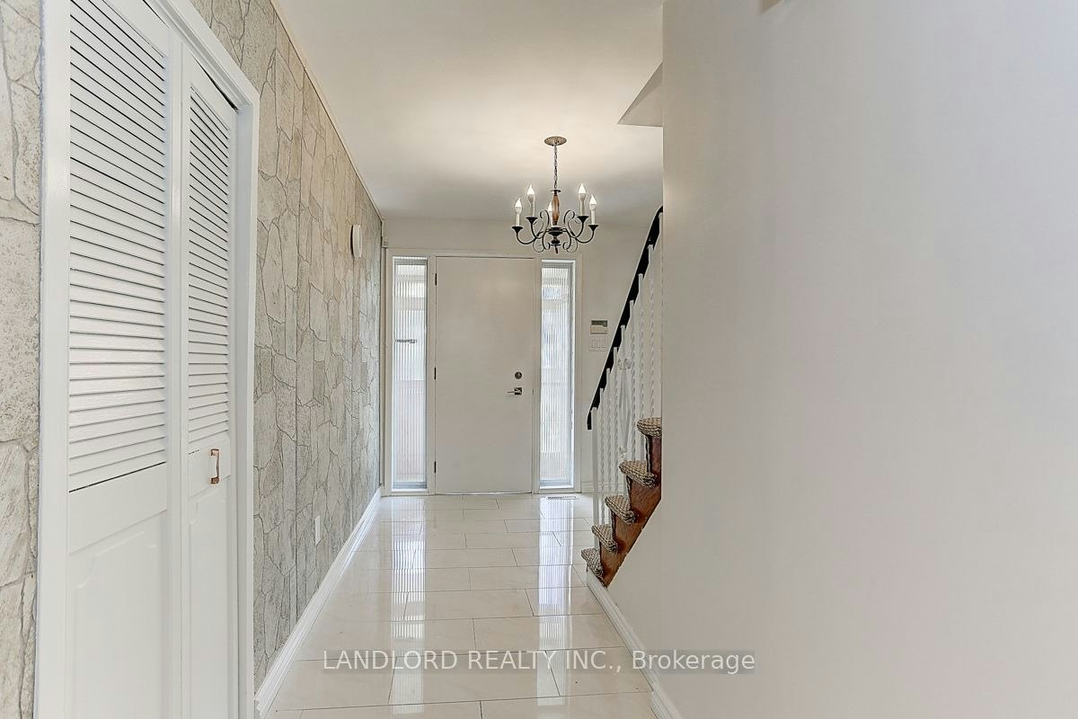 21 Pineway Boulevard, Toronto, ON, M2H 1A3 - 12