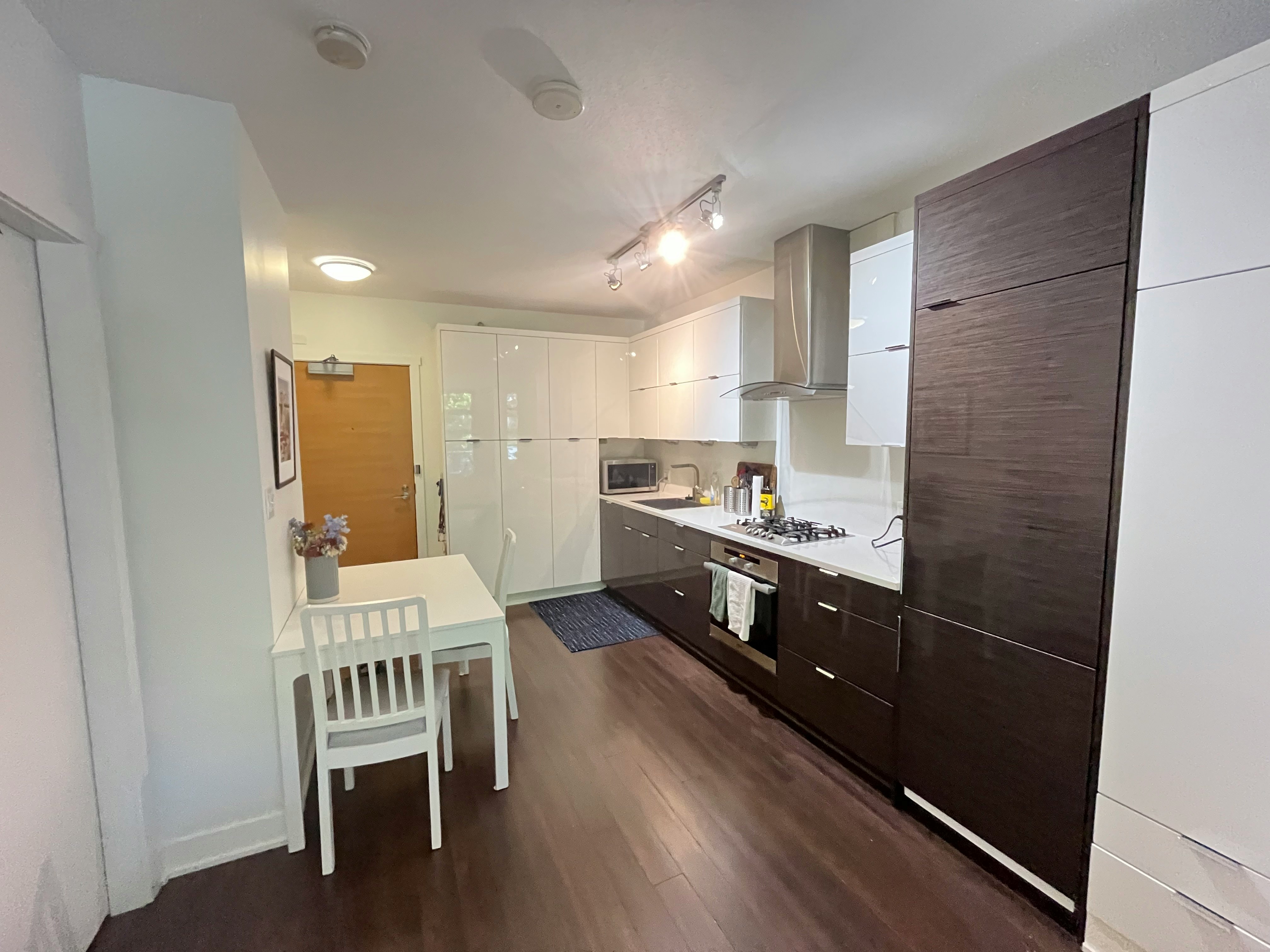 212-1777 West 7th Avenue, Vancouver, BC, V6J 0E5