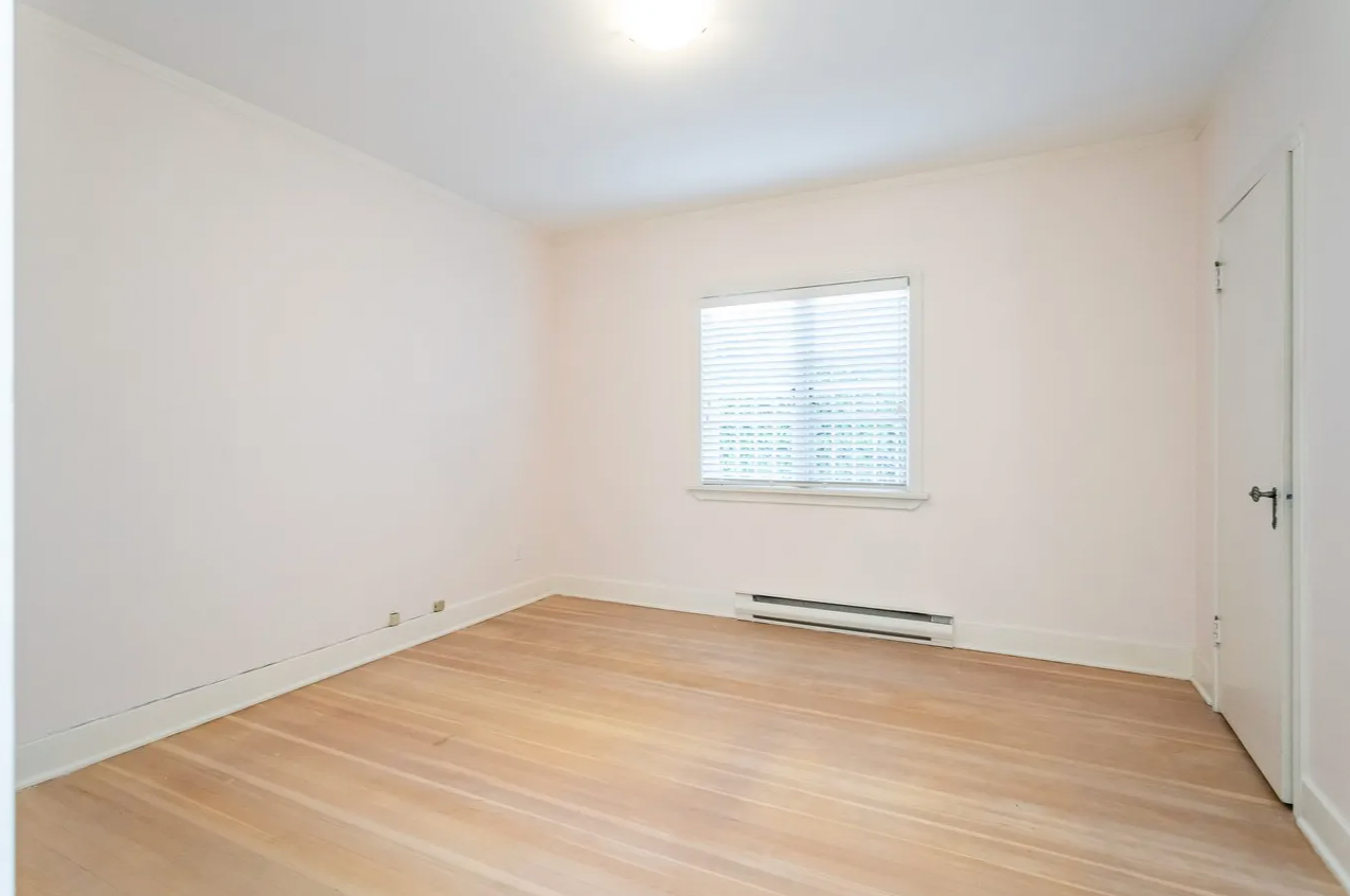 3878 West 8th Avenue, Vancouver, BC, V6R 1Z4 - 9