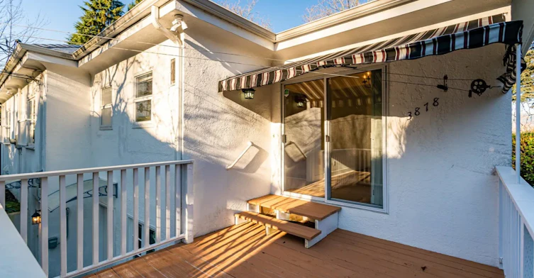 3878 West 8th Avenue, Vancouver, BC, V6R 1Z4