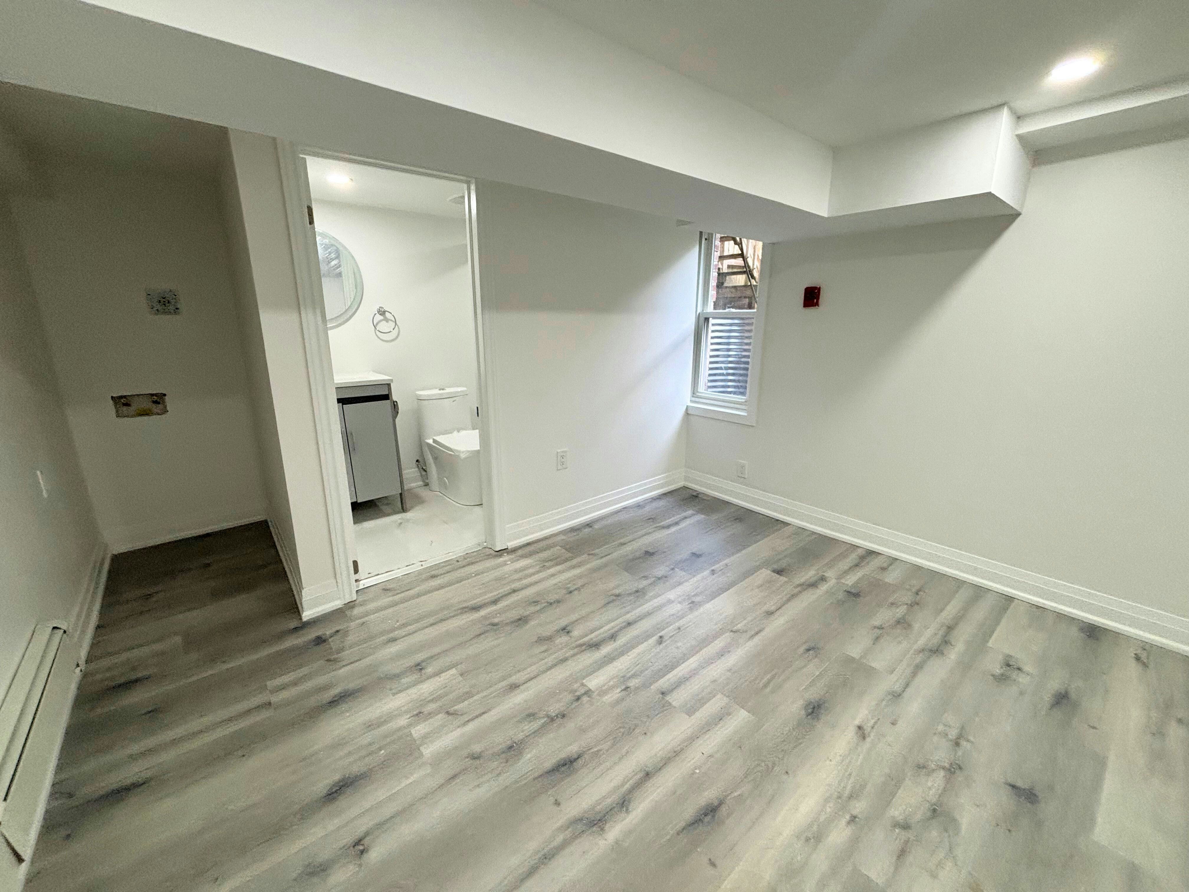 Unit 8-83 East Avenue South, Hamilton, ON, L8N 2T5 - 3