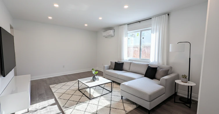 Upper-184 Ottawa Street S, Hamilton, ON, L8K 2E6