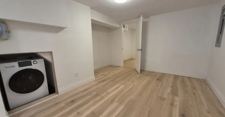 Lower-102 Donlands Avenue, Toronto, ON, M4J 3P1 - 11
