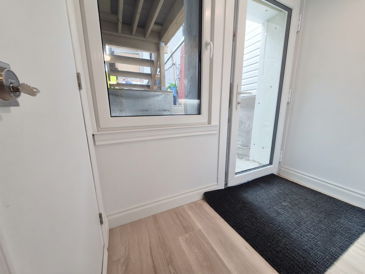 Lower-102 Donlands Avenue, Toronto, ON, M4J 3P1 - 4