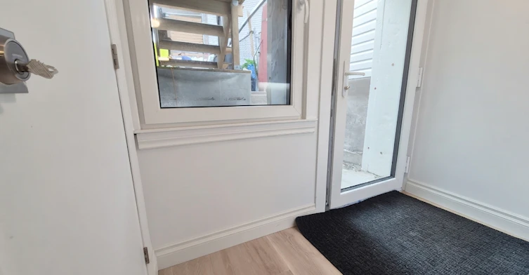 Lower-102 Donlands Avenue, Toronto, ON, M4J 3P1 - 4