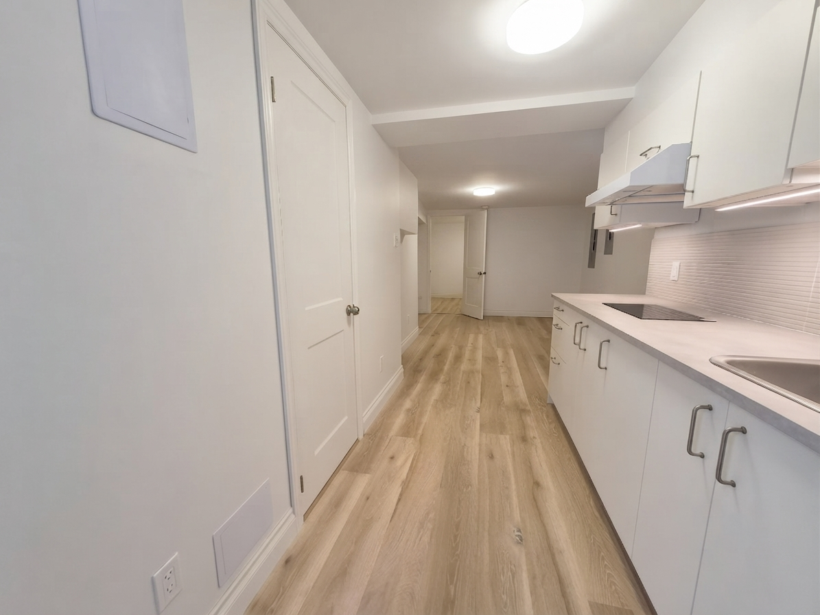 Lower-102 Donlands Avenue, Toronto, ON, M4J 3P1 - 6