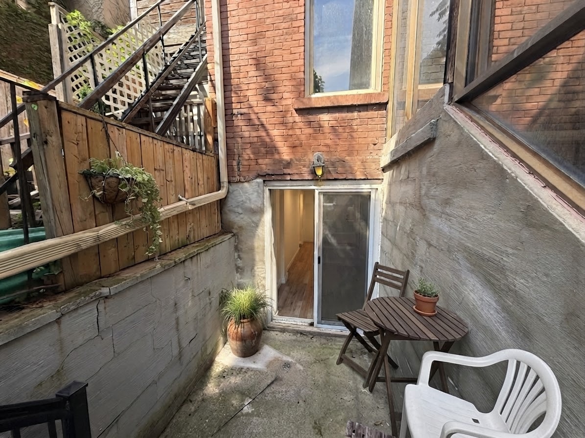 102-181 Gerrard Street East, Toronto, ON, M5A 2E5 - 10
