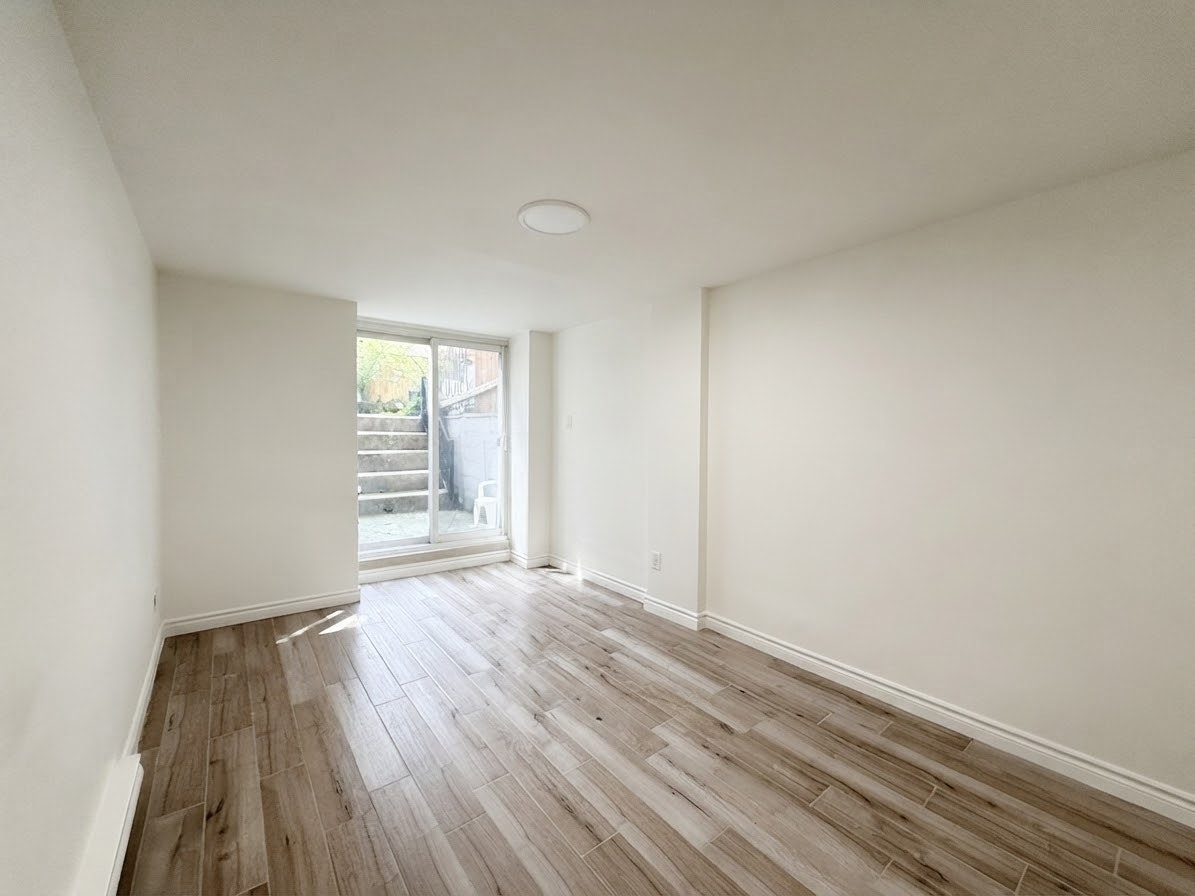 102-181 Gerrard Street East, Toronto, ON, M5A 2E5 - 3