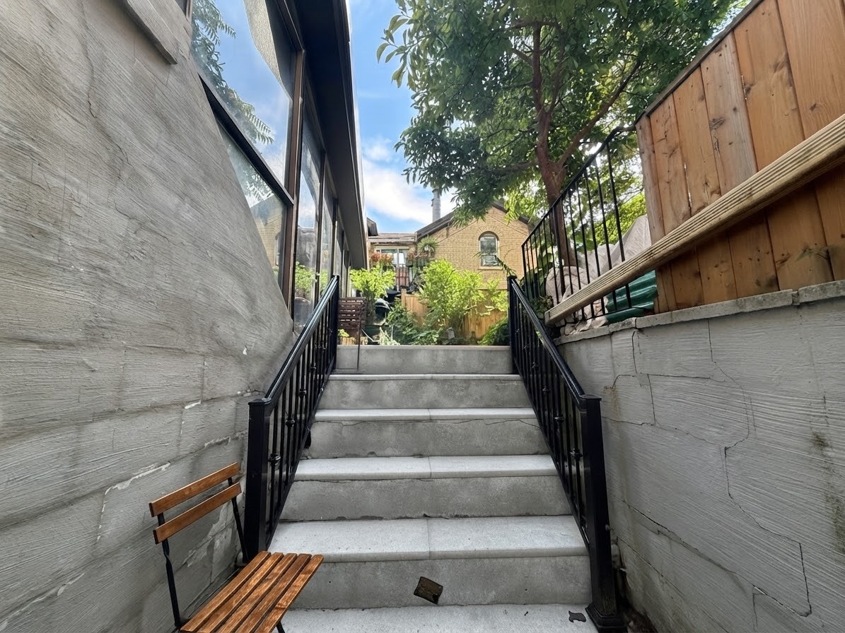 102-181 Gerrard Street East, Toronto, ON, M5A 2E5 - 11