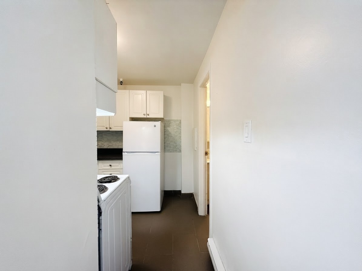102-181 Gerrard Street East, Toronto, ON, M5A 2E5 - 7