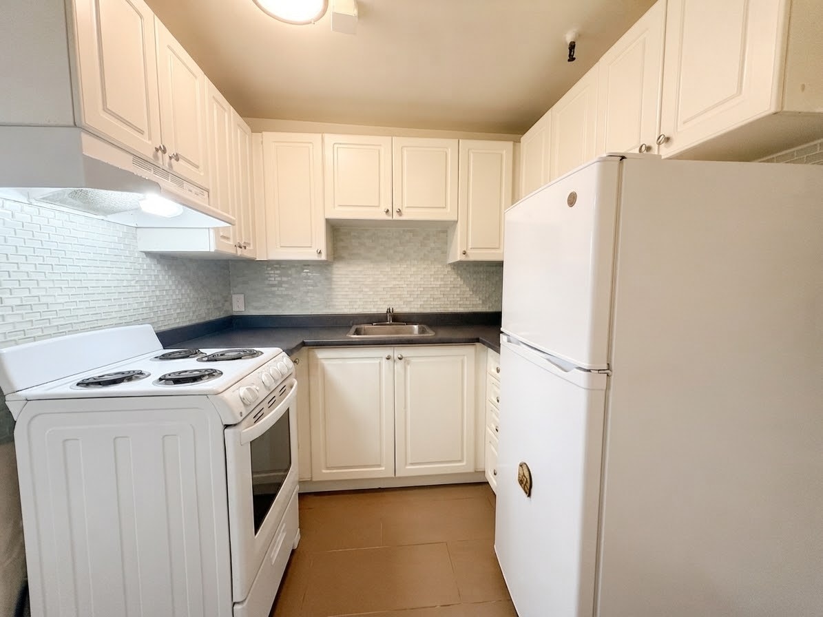 102-181 Gerrard Street East, Toronto, ON, M5A 2E5 - 8