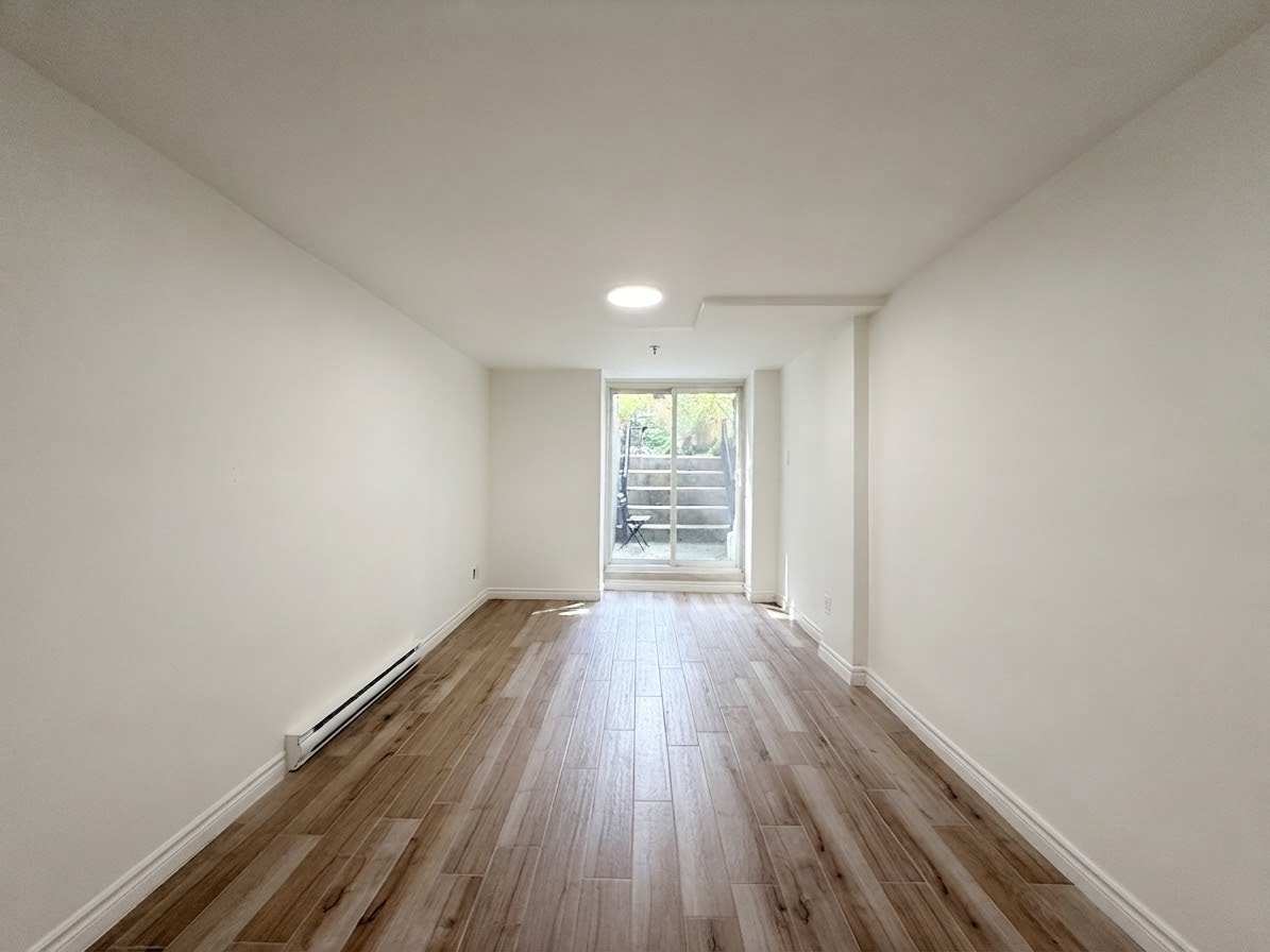 102-181 Gerrard Street East, Toronto, ON, M5A 2E5 - 2
