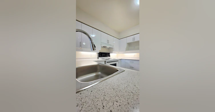 205-3575 West Broadway, Vancouver, BC, V6R 1Y7 - 5