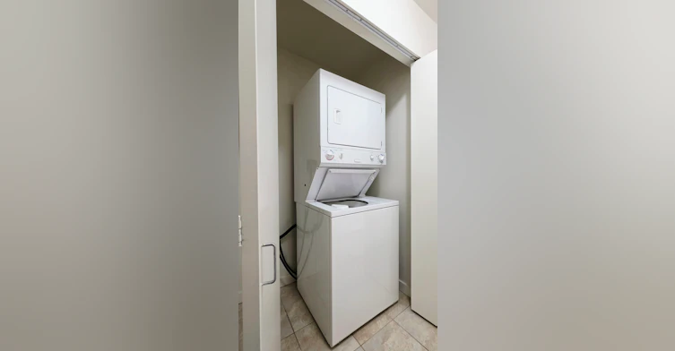 205-3575 West Broadway, Vancouver, BC, V6R 1Y7 - 12