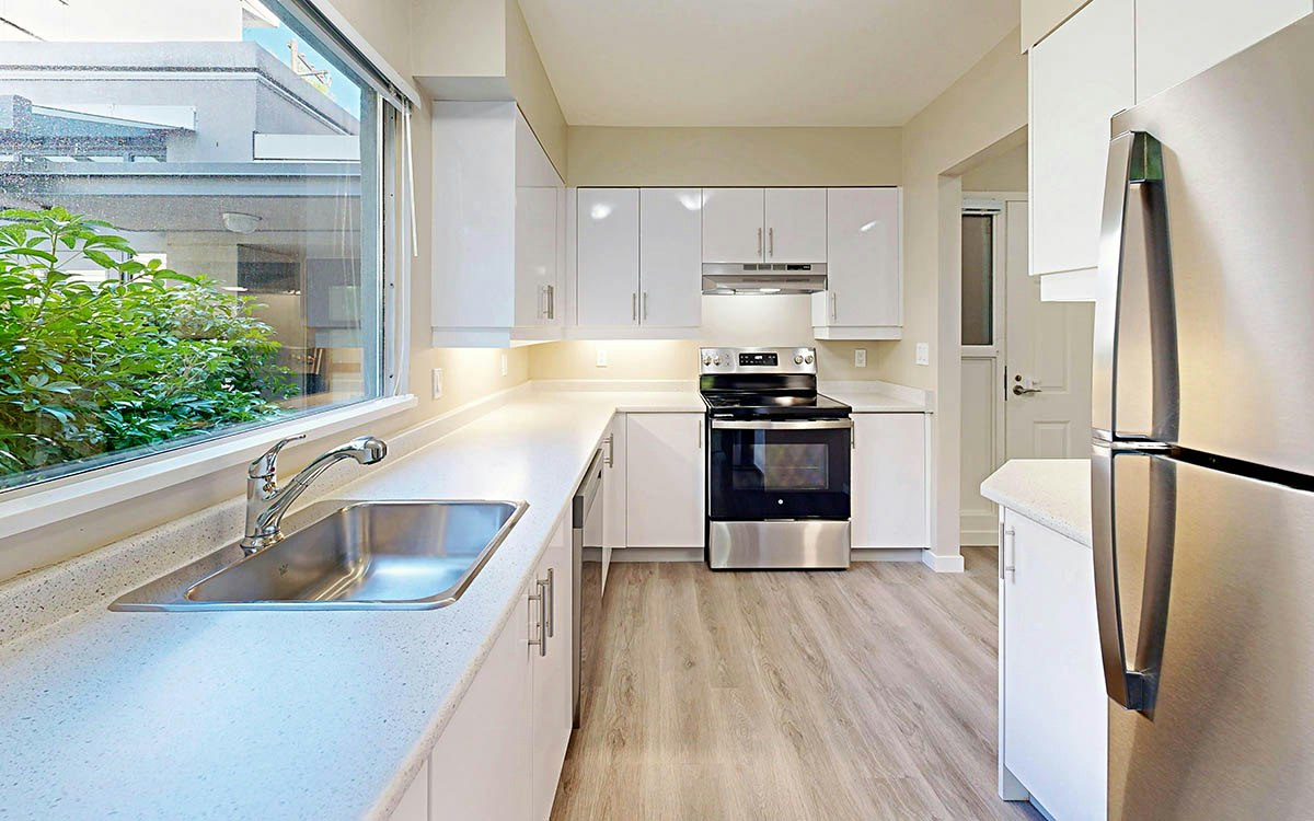 111-2425 West 4th Avenue, Vancouver, BC, V6K 1P4