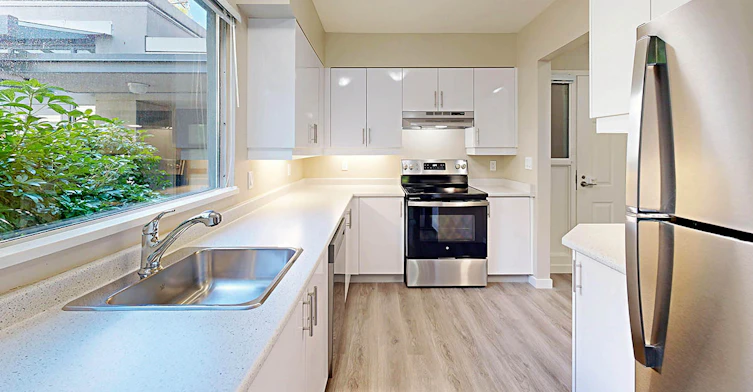 111-2425 West 4th Avenue, Vancouver, BC, V6K 1P4