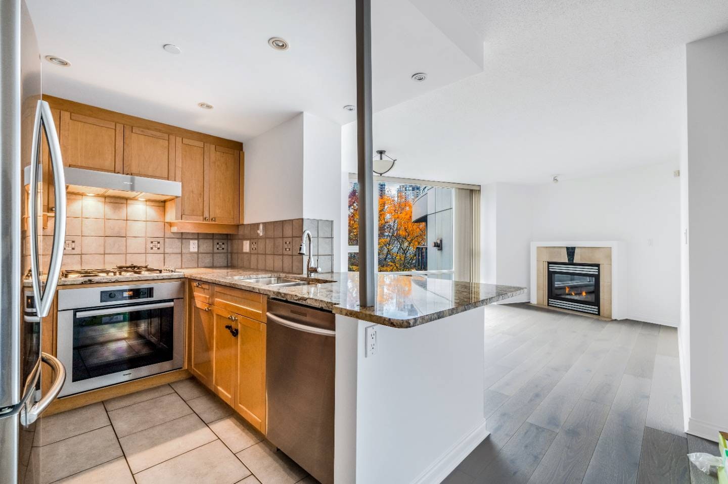 512-1383 Marinaside Crescent, Vancouver, BC, V6Z 2W9 - 2