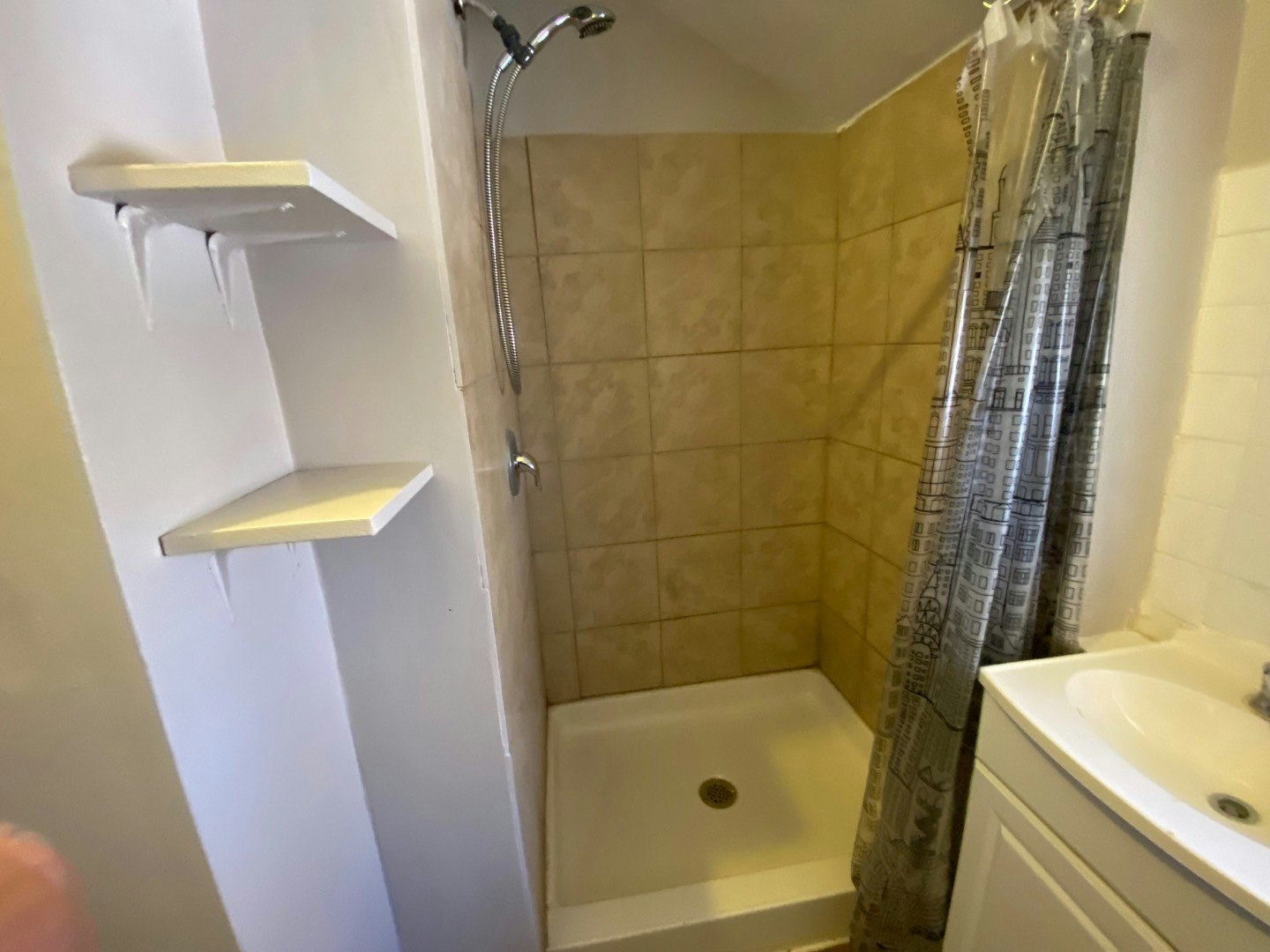 28 Eastchester Avenue, St. Catharines, ON, L2P 2V6 - 9