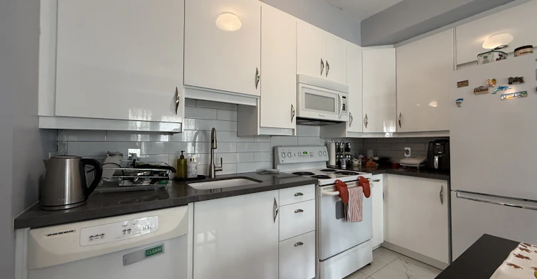 4975 Southampton Drive, Mississauga, ON, L5M 8E2