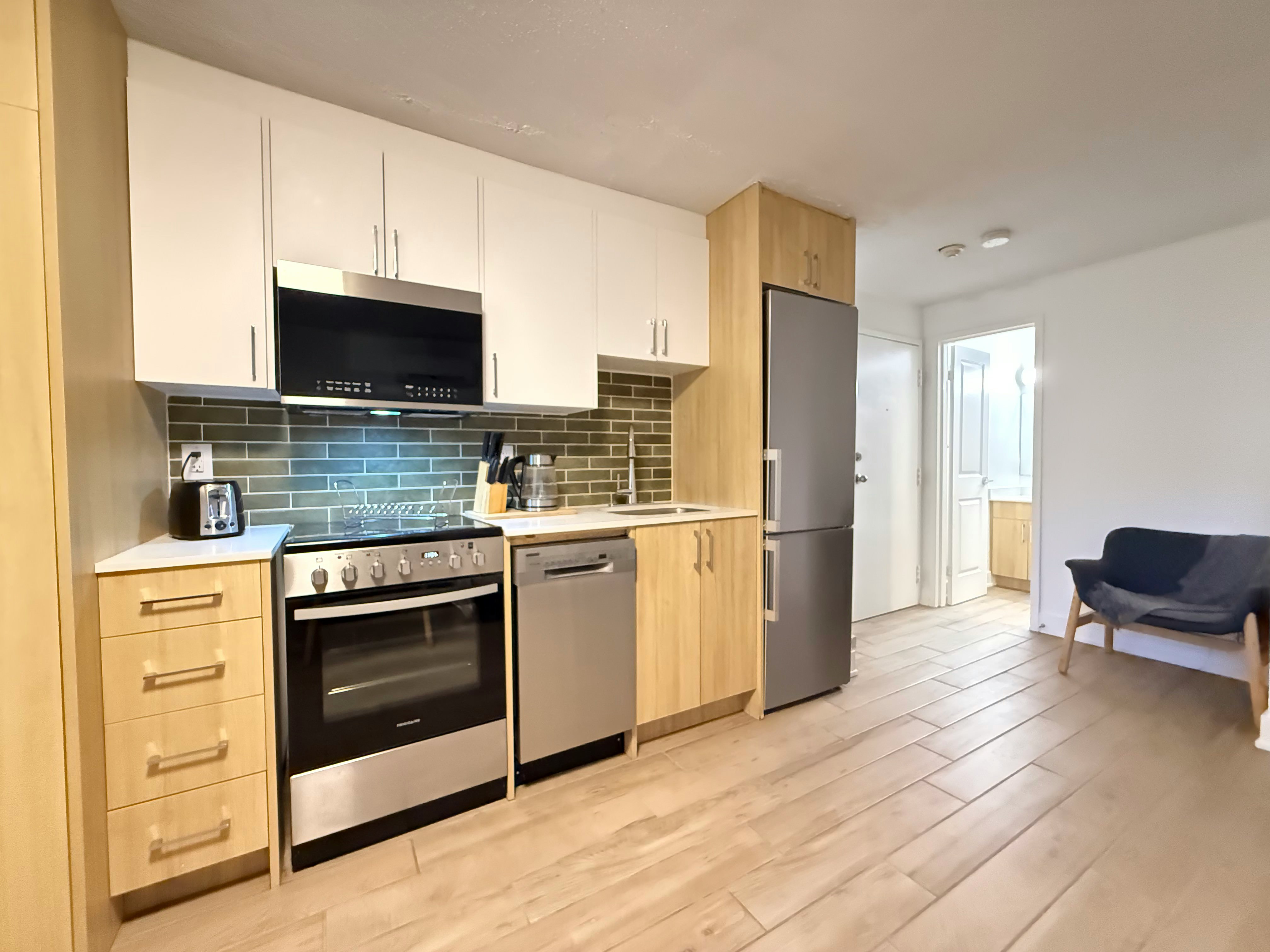 Studio-160 Dowling Ave, Toronto, Toronto, ON, M6K 3A6