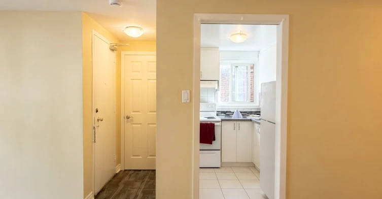 201-176 Howland Avenue, Toronto, ON, M5R 3B6 - 8