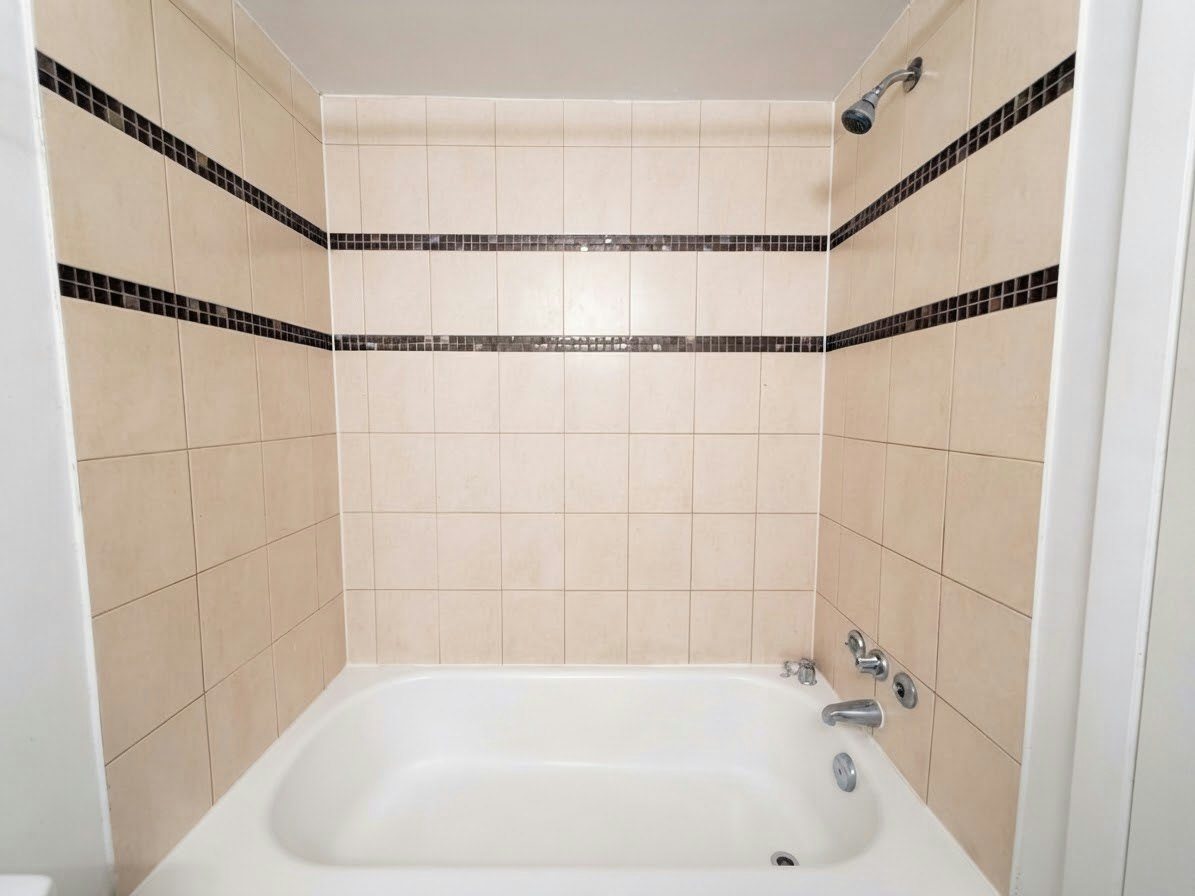 201-176 Howland Avenue, Toronto, ON, M5R 3B6 - 12
