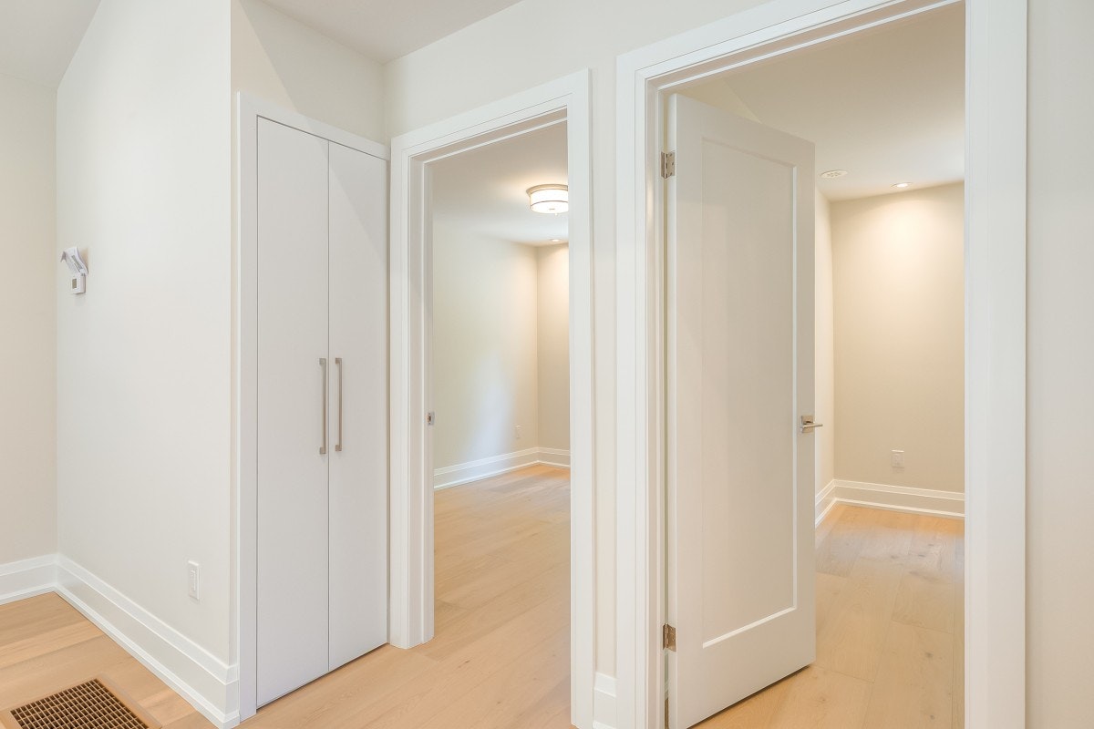 29 Hutton Avenue, Toronto, ON, M4C 3L2 - 11