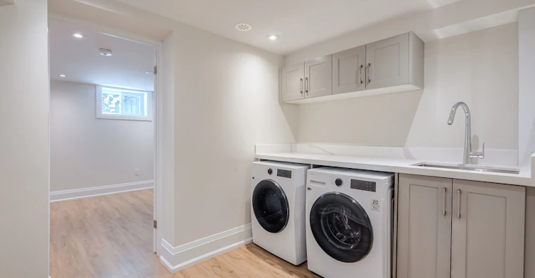 29 Hutton Avenue, Toronto, ON, M4C 3L2 - 24