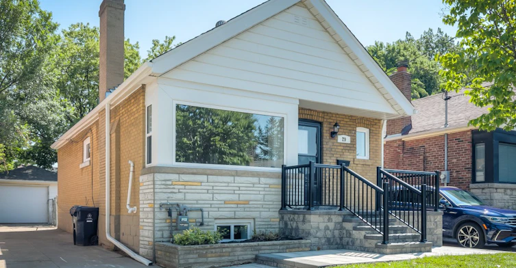 29 Hutton Avenue, Toronto, ON, M4C 3L2 - 32