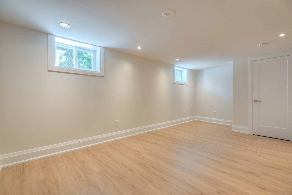29 Hutton Avenue, Toronto, ON, M4C 3L2 - 20