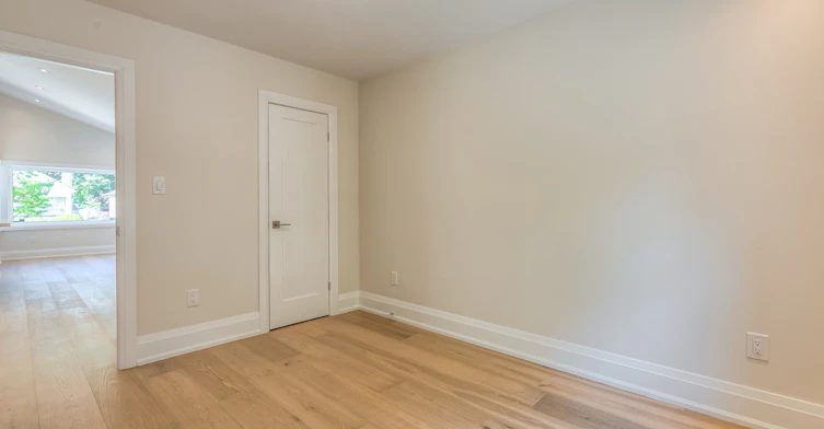 29 Hutton Avenue, Toronto, ON, M4C 3L2 - 13