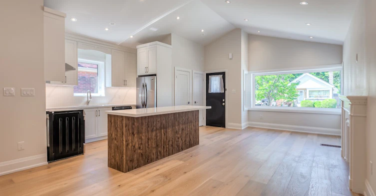 29 Hutton Avenue, Toronto, ON, M4C 3L2