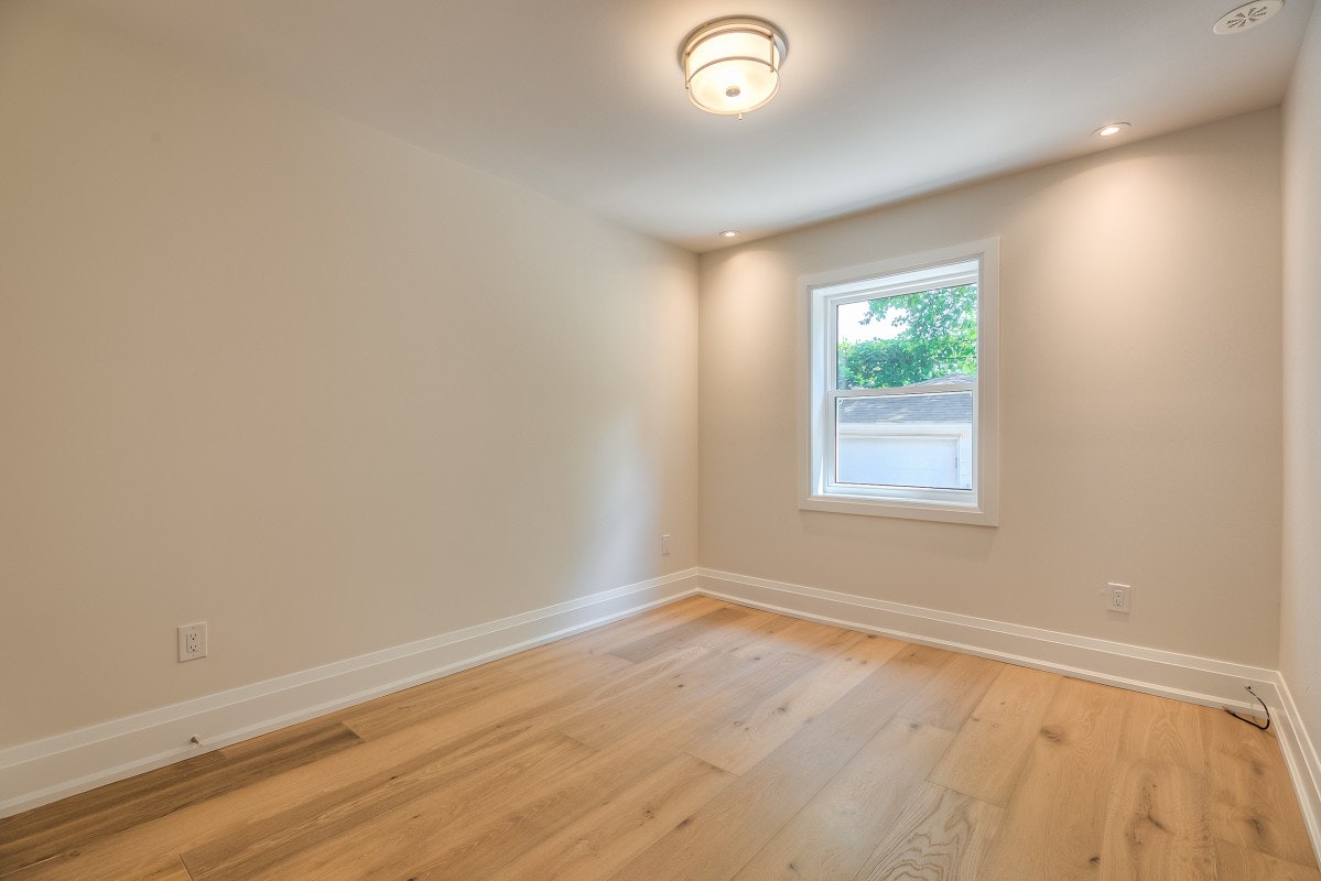 29 Hutton Avenue, Toronto, ON, M4C 3L2 - 12