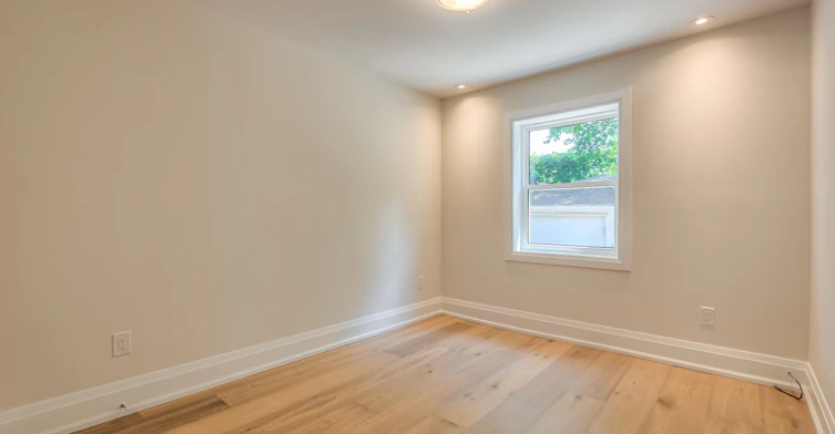 29 Hutton Avenue, Toronto, ON, M4C 3L2 - 12