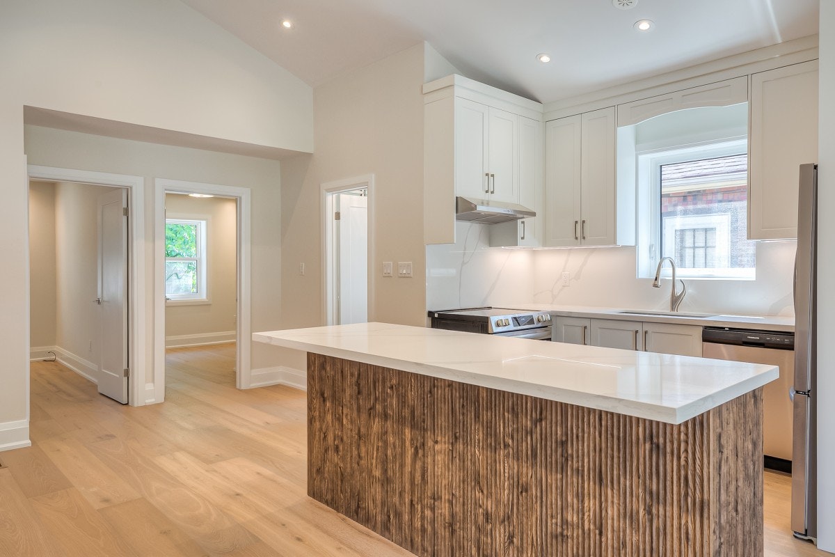 29 Hutton Avenue, Toronto, ON, M4C 3L2 - 6