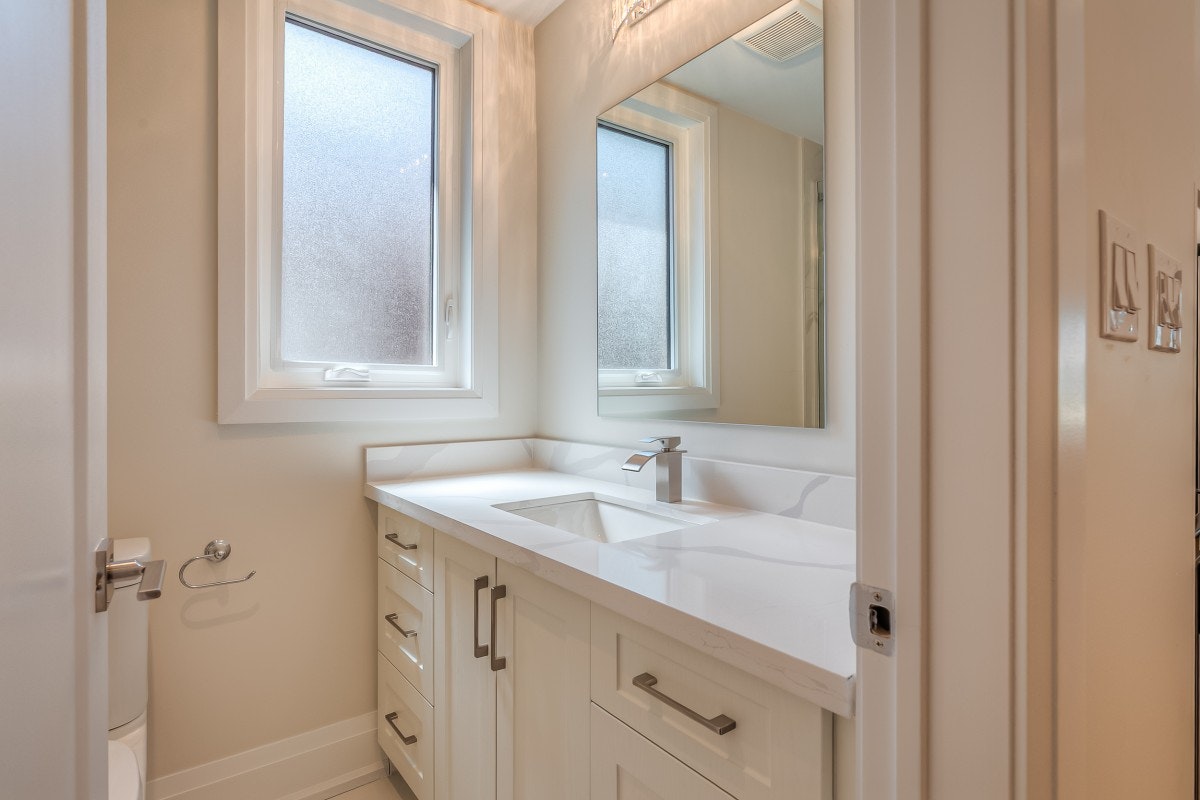 29 Hutton Avenue, Toronto, ON, M4C 3L2 - 16