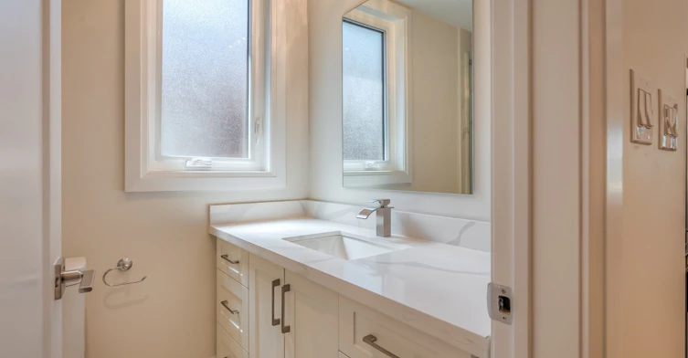 29 Hutton Avenue, Toronto, ON, M4C 3L2 - 16