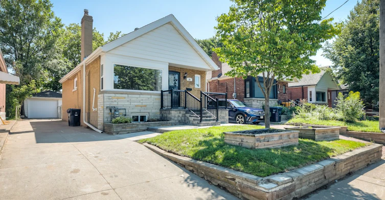 29 Hutton Avenue, Toronto, ON, M4C 3L2 - 31